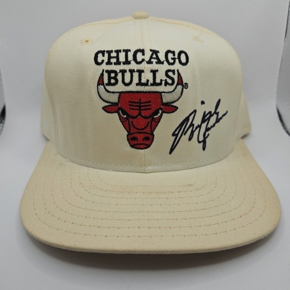 NBA Other - Vintage 90's Chicago Bulls Michael Jordan 23 Signature White Snapback Hat